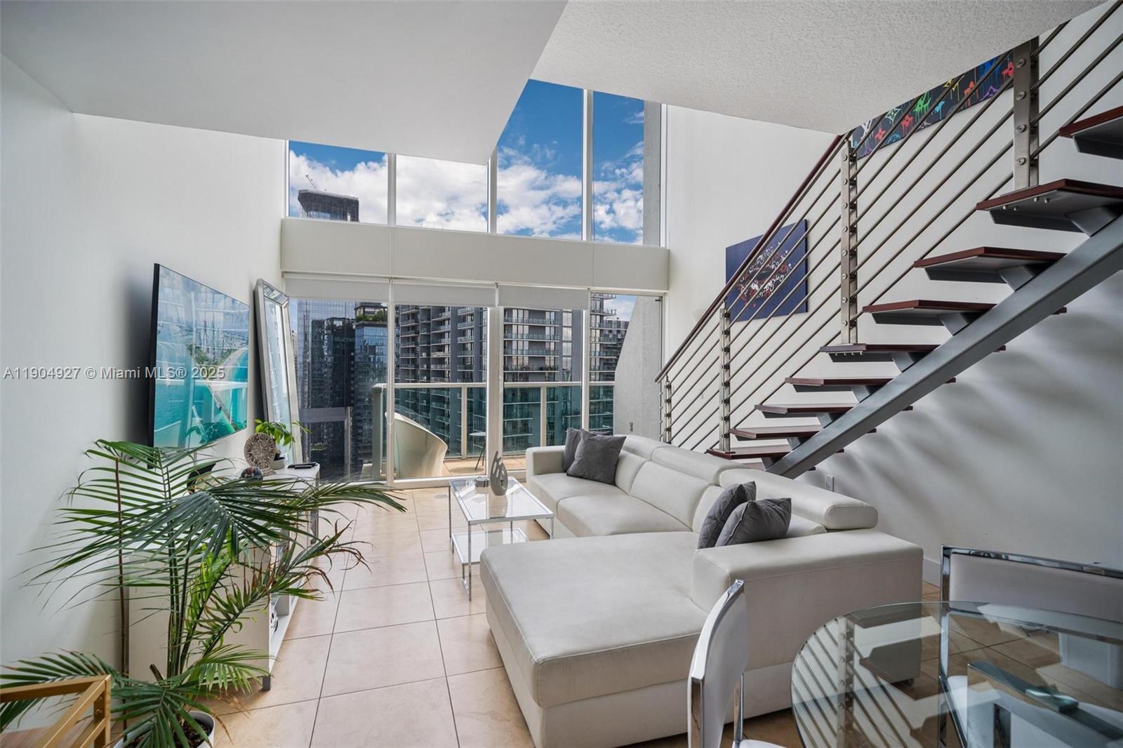 41 SE 5th St #2414, Miami FL 33131