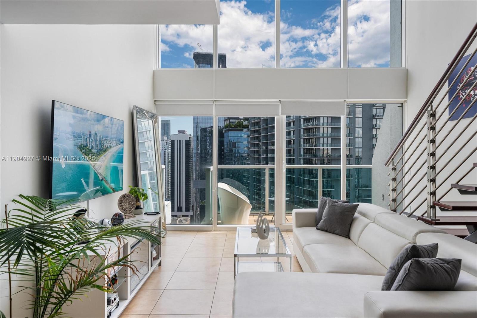 41 SE 5th St #2414, Miami FL 33131