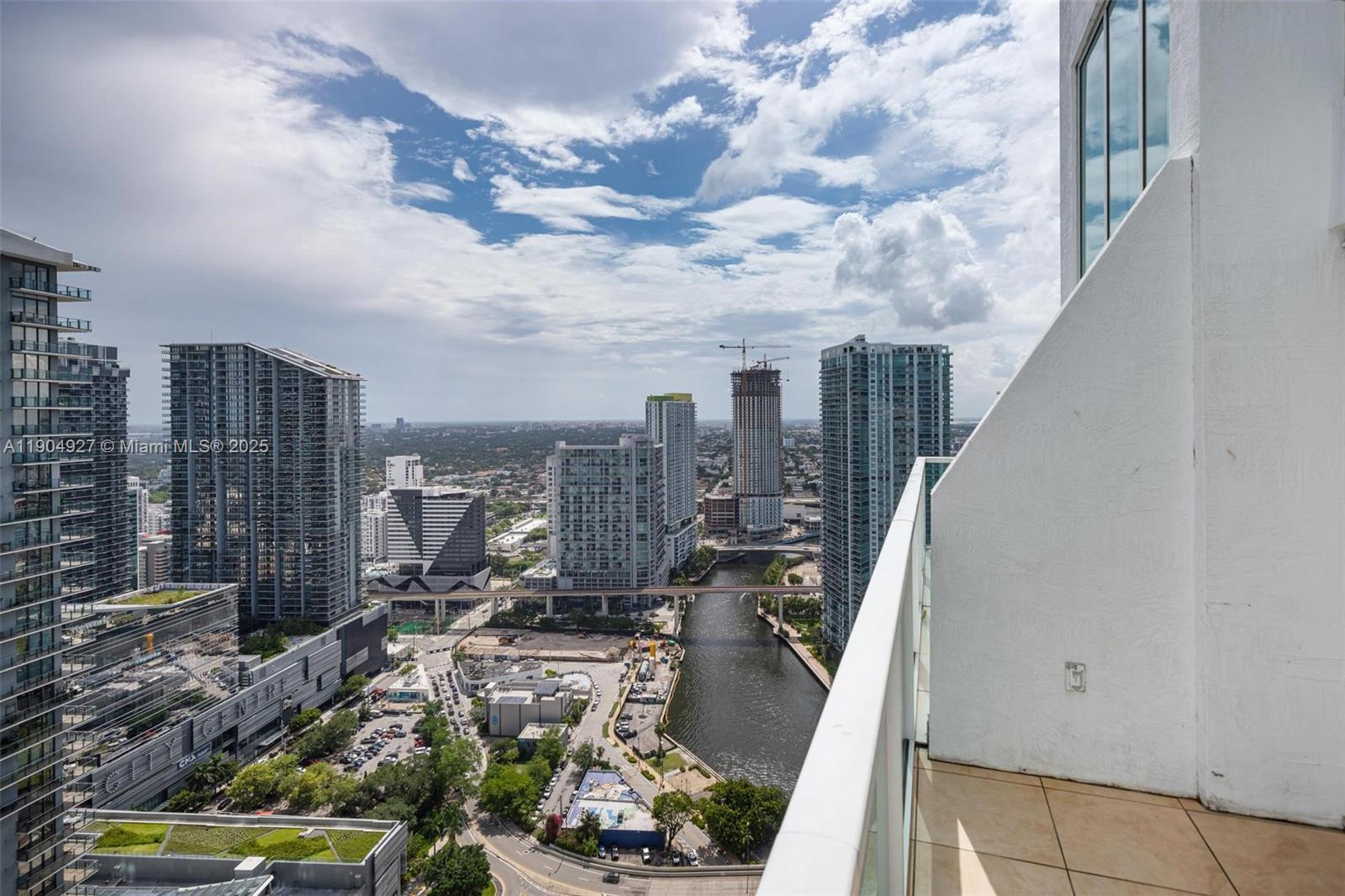 41 SE 5th St #2414, Miami FL 33131
