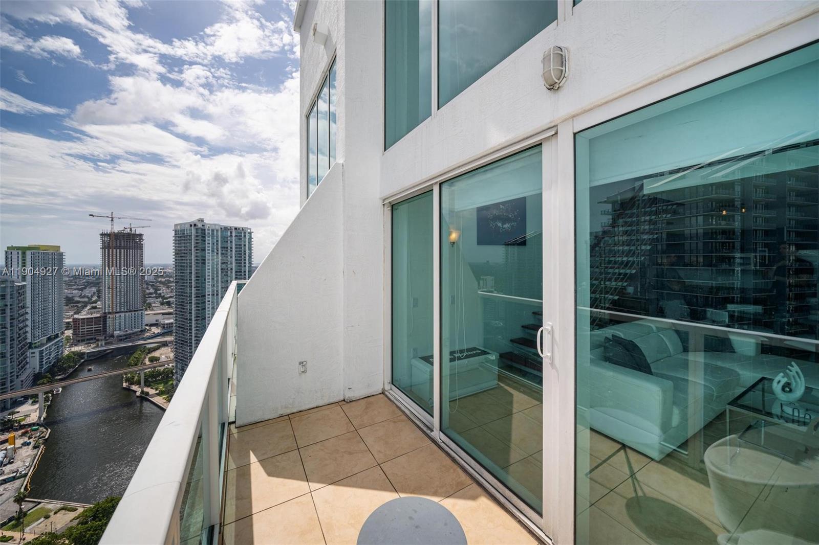41 SE 5th St #2414, Miami FL 33131