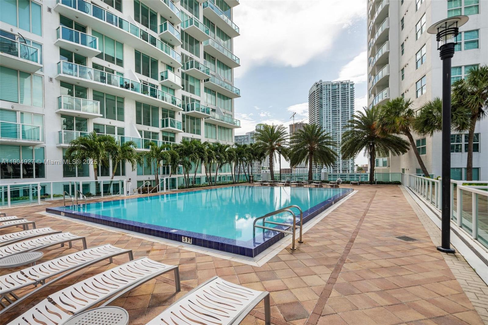 41 SE 5th St #2414, Miami FL 33131