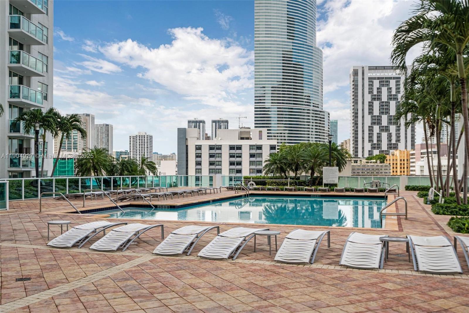 41 SE 5th St #2414, Miami FL 33131