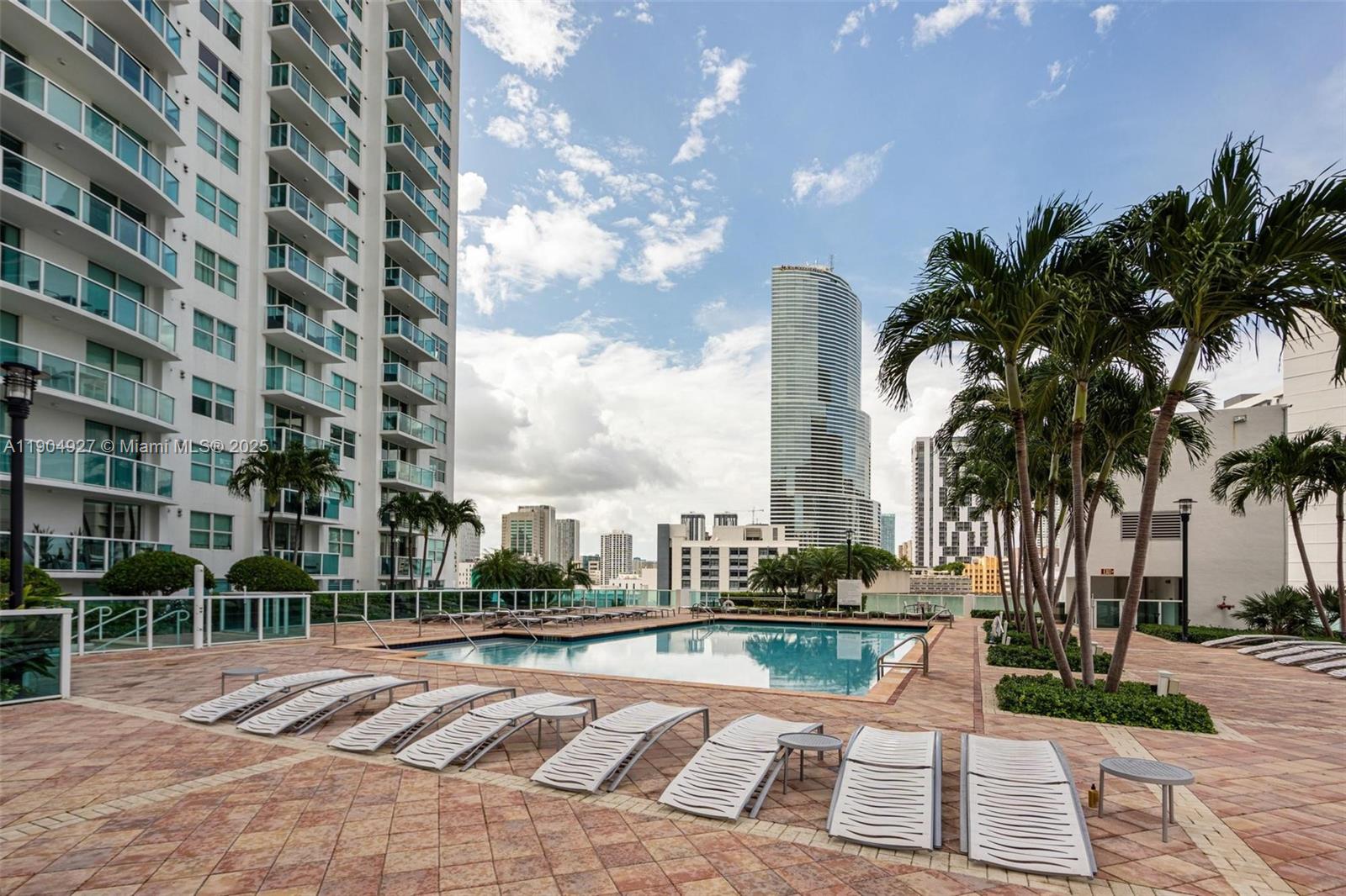 41 SE 5th St #2414, Miami FL 33131