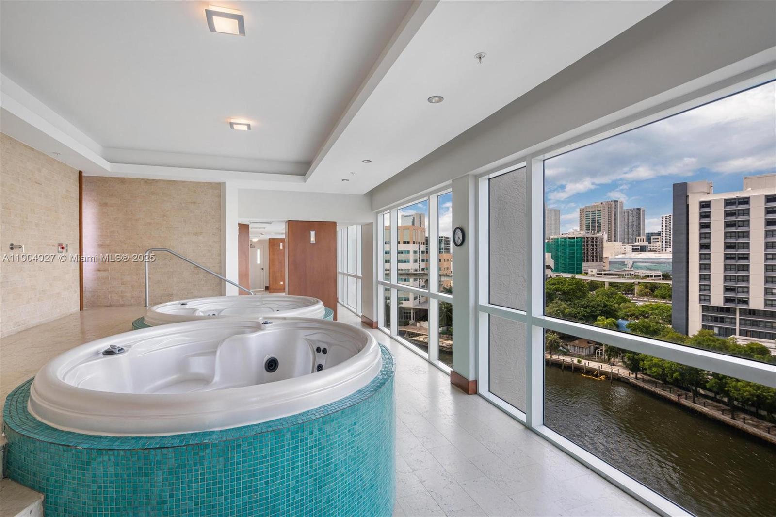 41 SE 5th St #2414, Miami FL 33131