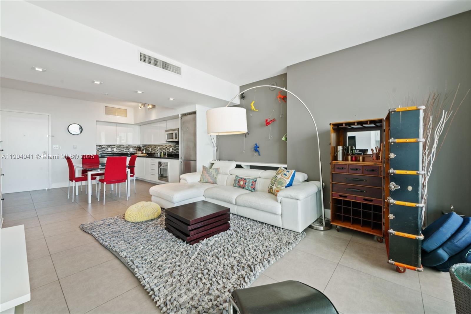 92 SW 3rd St #3809, Miami FL 33130