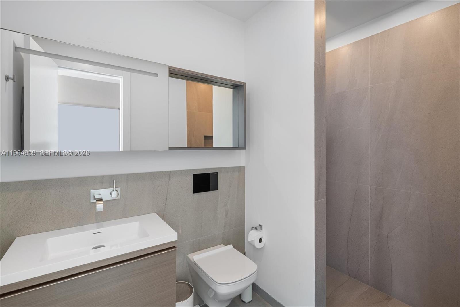 100 S Pointe Dr #3203, Miami Beach FL 33139