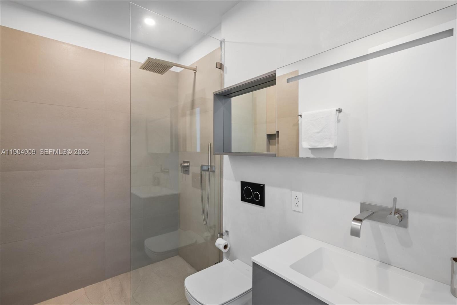 100 S Pointe Dr #3203, Miami Beach FL 33139