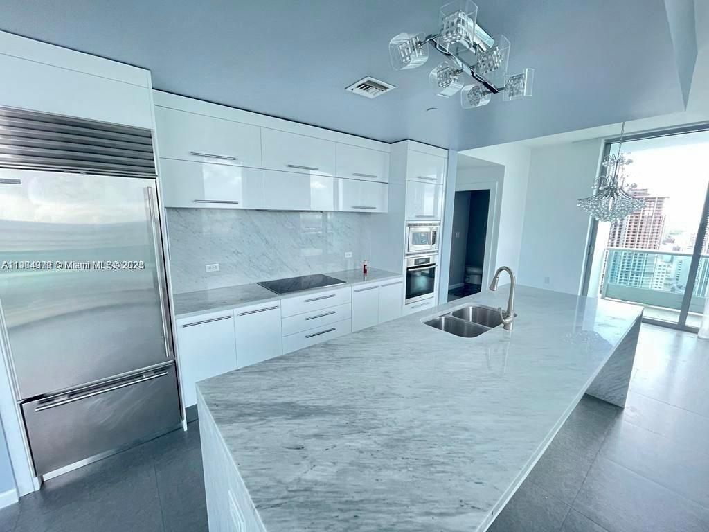 900 Biscayne Blvd #4112, Miami FL 33132