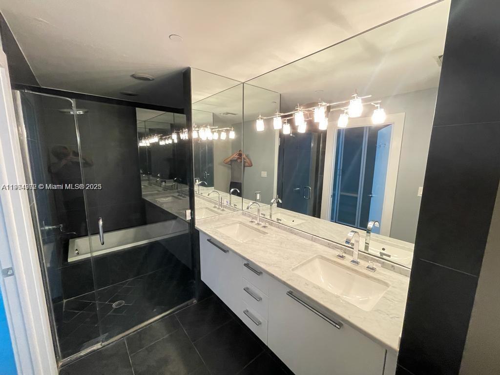 900 Biscayne Blvd #4112, Miami FL 33132