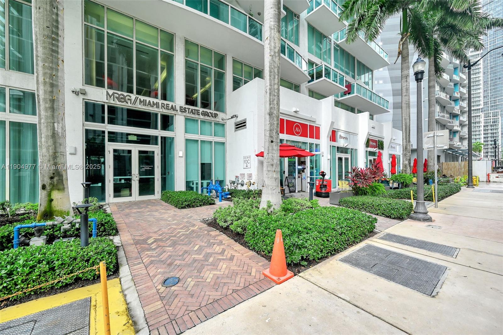41 SE 5th St #604, Miami FL 33131