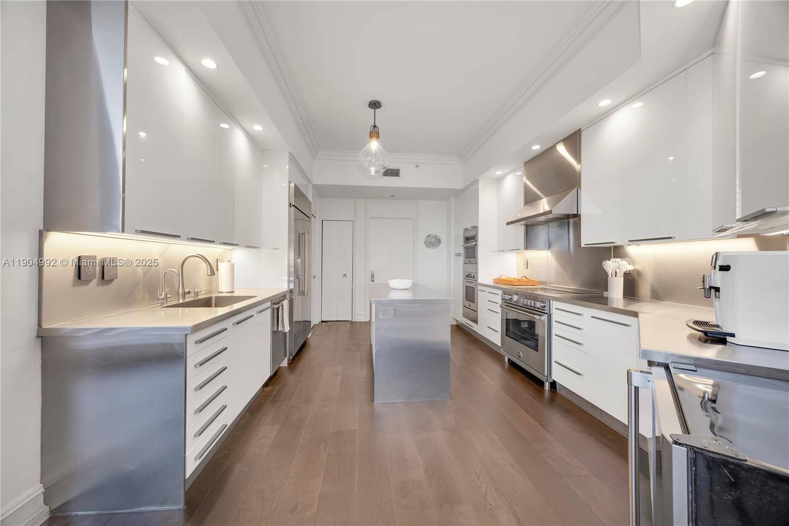 10 Edgewater Dr #4F, Coral Gables FL 33133