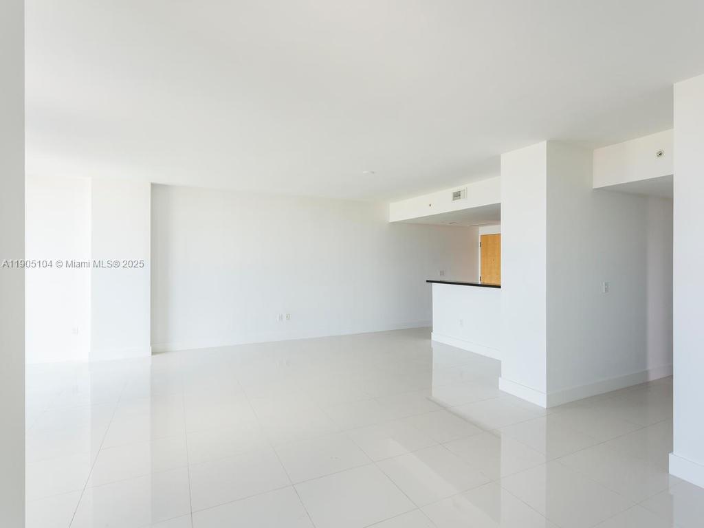 244 Biscayne Blvd #1502, Miami FL 33132