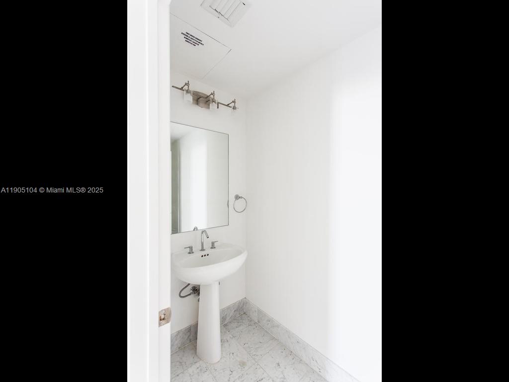 244 Biscayne Blvd #1502, Miami FL 33132