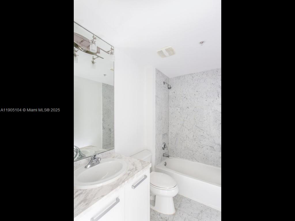 244 Biscayne Blvd #1502, Miami FL 33132