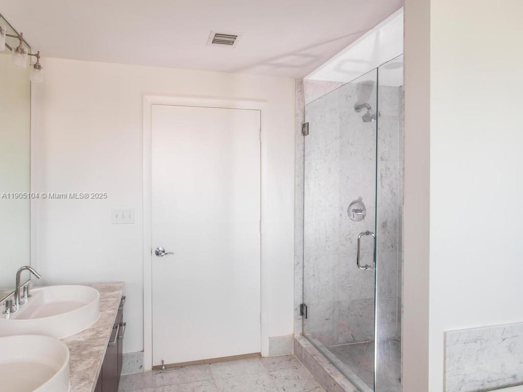 244 Biscayne Blvd #1502, Miami FL 33132