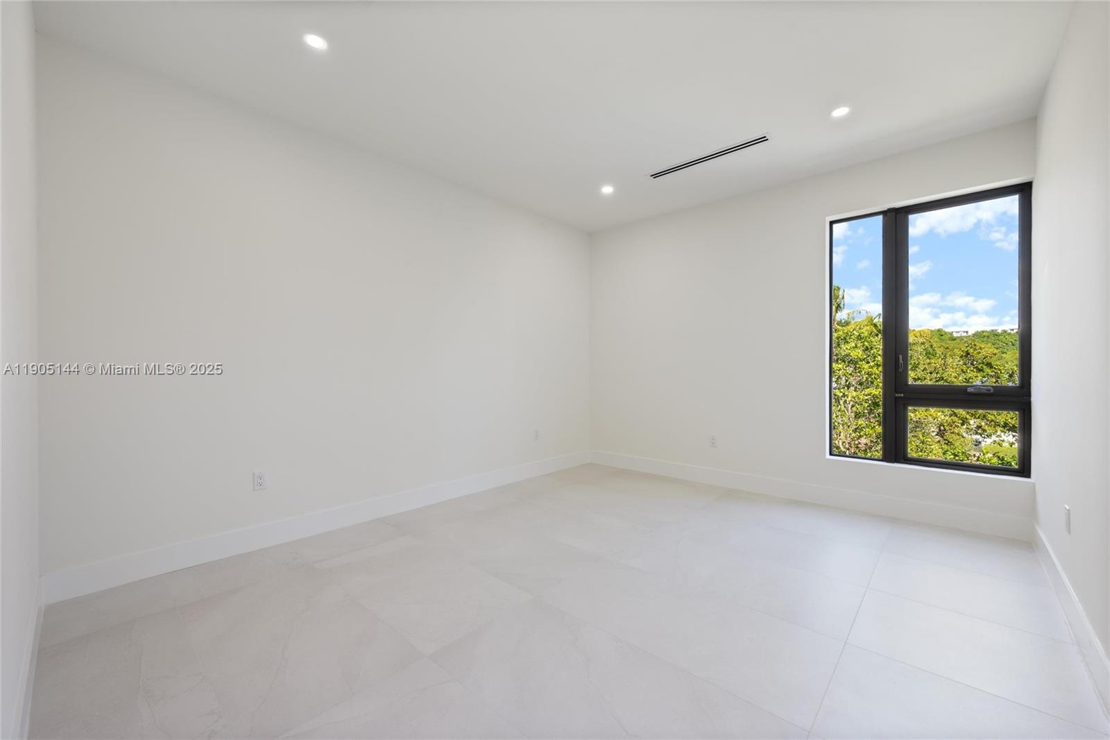 2127 SW 11th Ter, Miami FL 33135