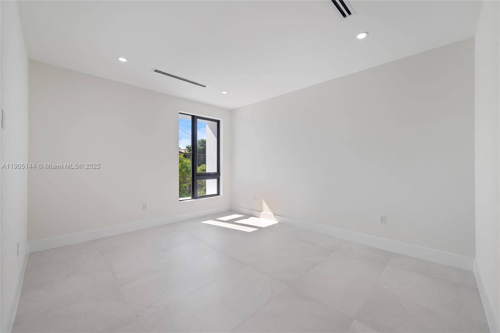 2127 SW 11th Ter, Miami FL 33135