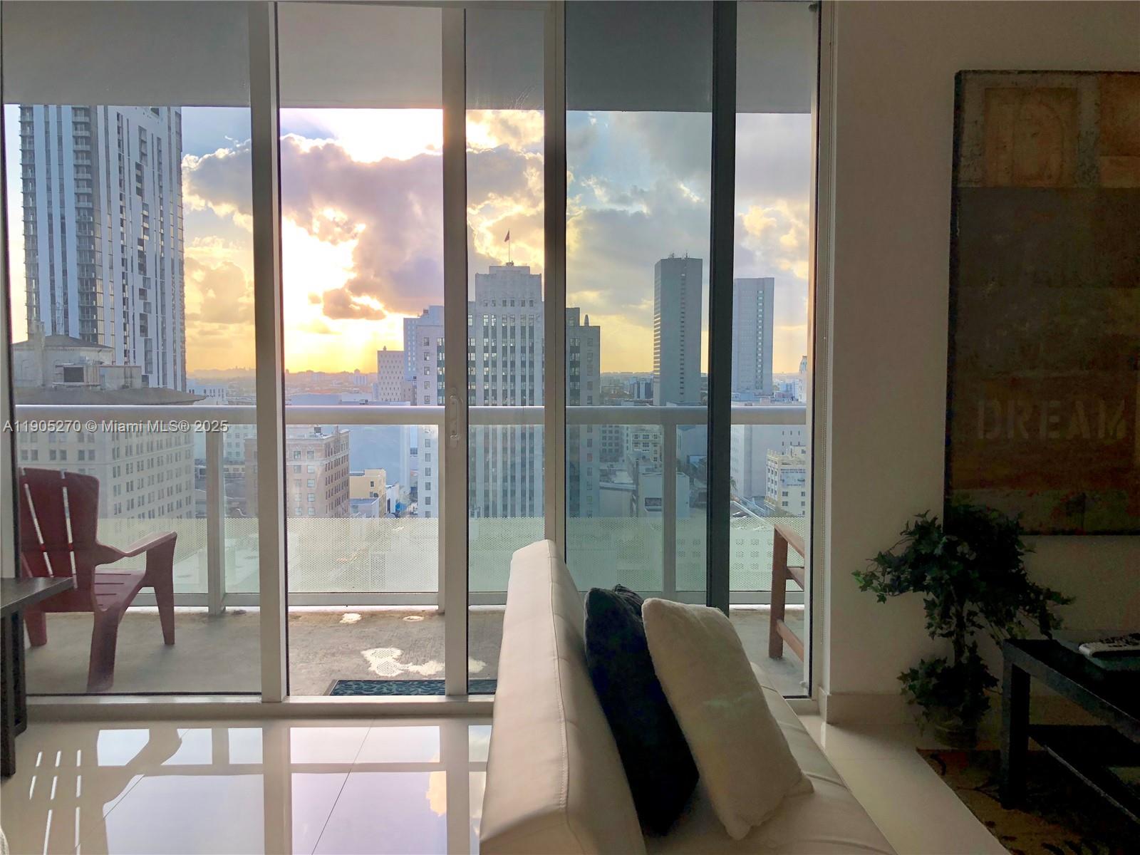 50 Biscayne Blvd #1809, Miami FL 33132
