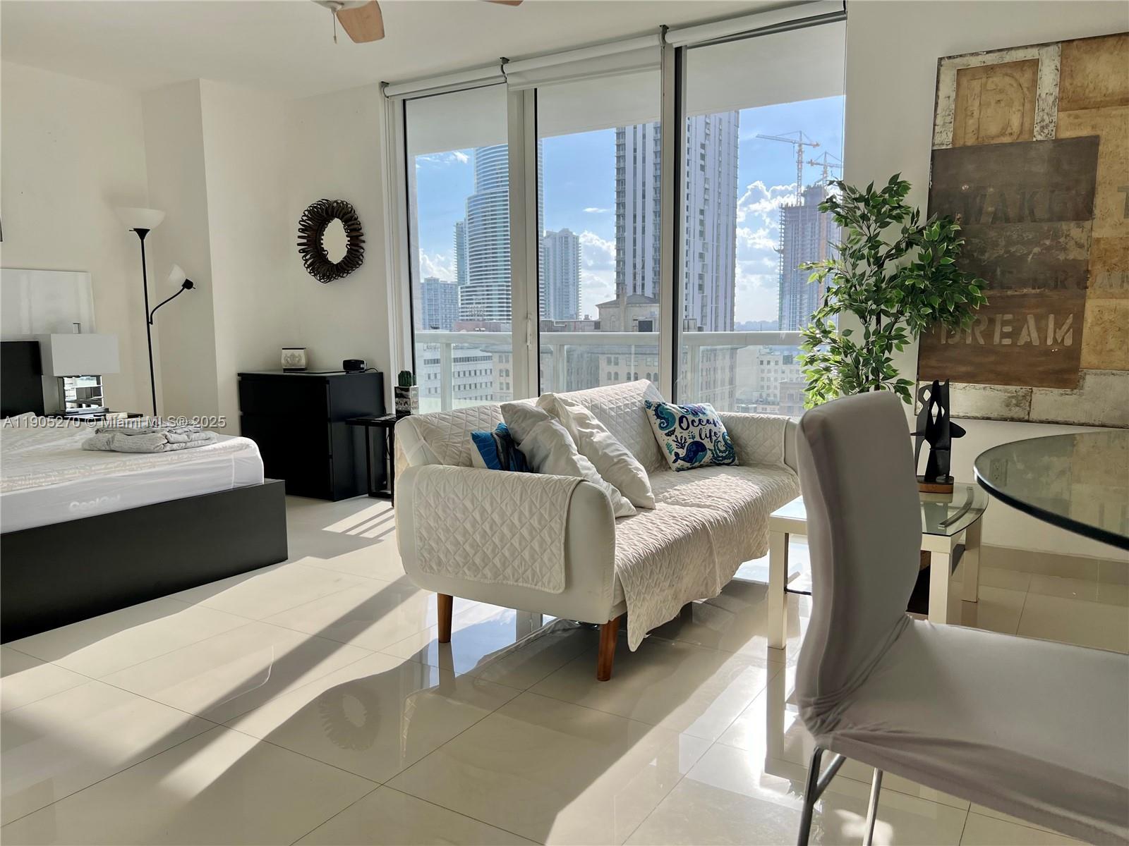 50 Biscayne Blvd #1809, Miami FL 33132