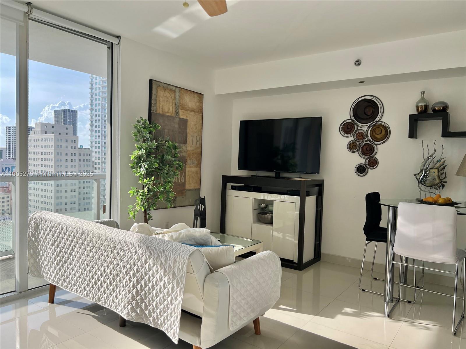 50 Biscayne Blvd #1809, Miami FL 33132