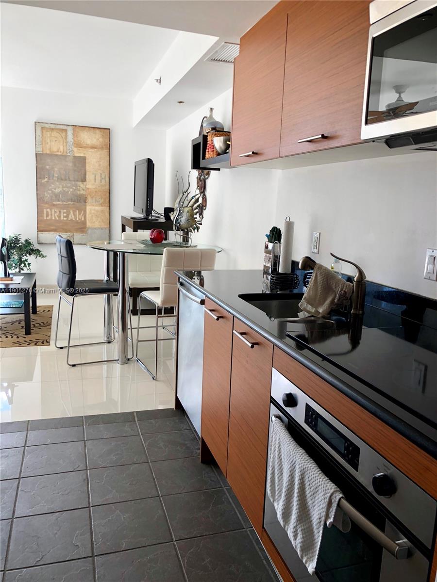 50 Biscayne Blvd #1809, Miami FL 33132