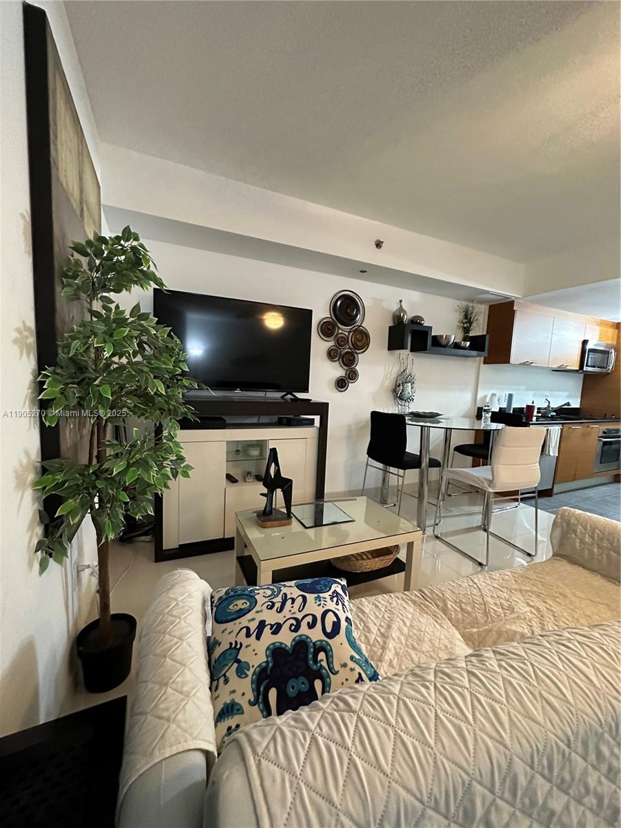 50 Biscayne Blvd #1809, Miami FL 33132
