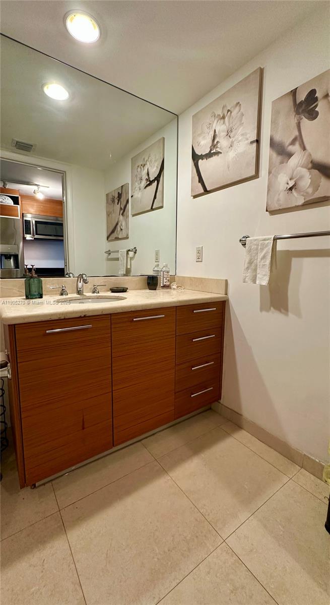 50 Biscayne Blvd #1809, Miami FL 33132