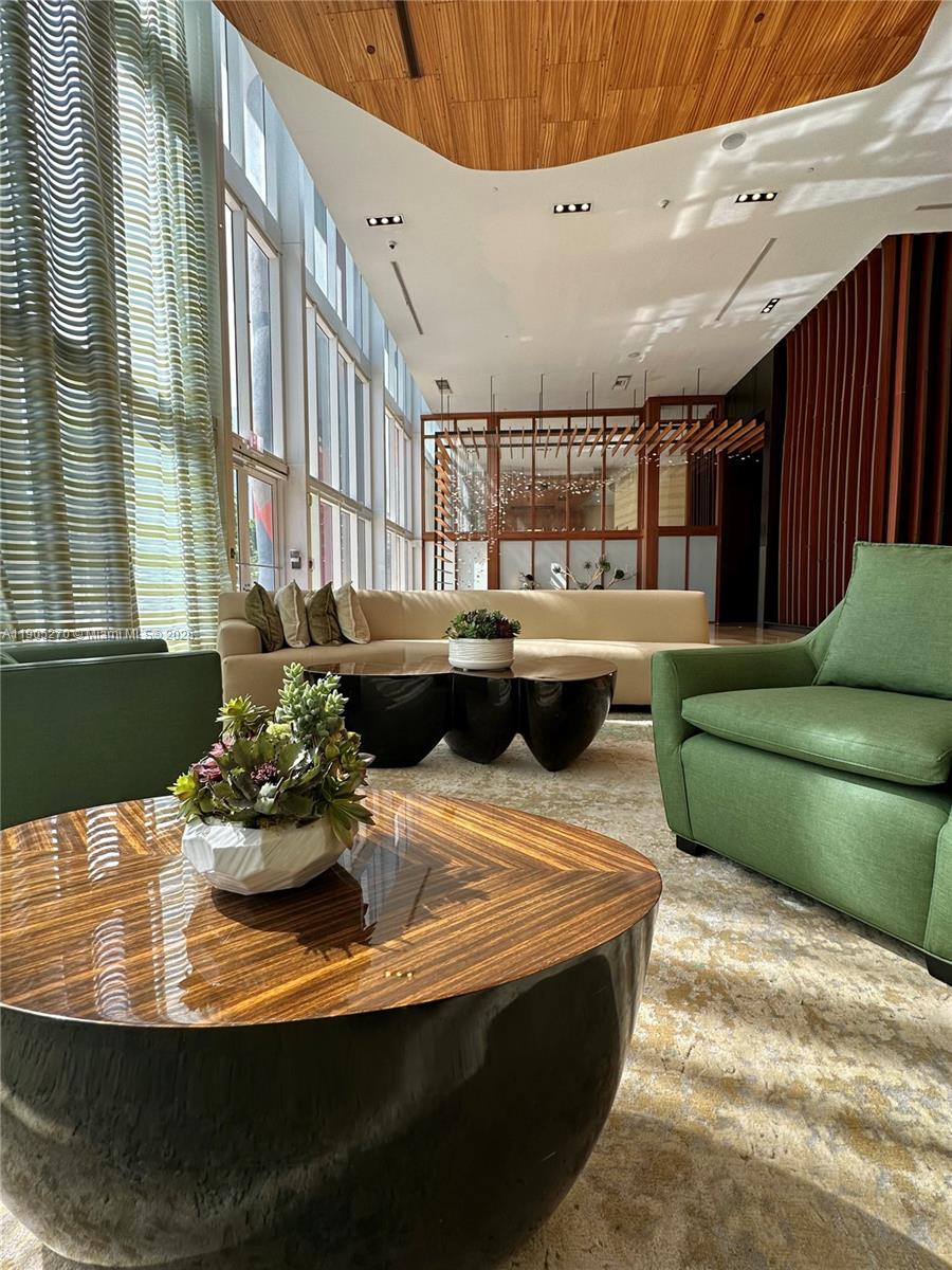 50 Biscayne Blvd #1809, Miami FL 33132