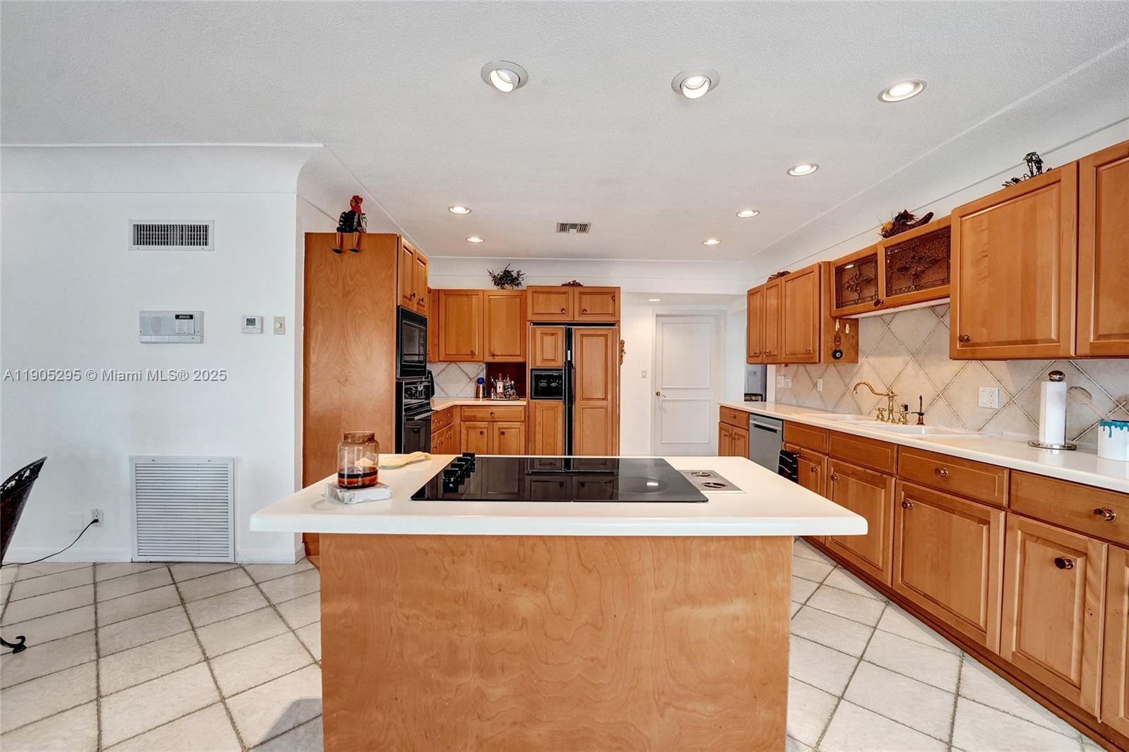 2889 NE 35th St, Fort Lauderdale FL 33306