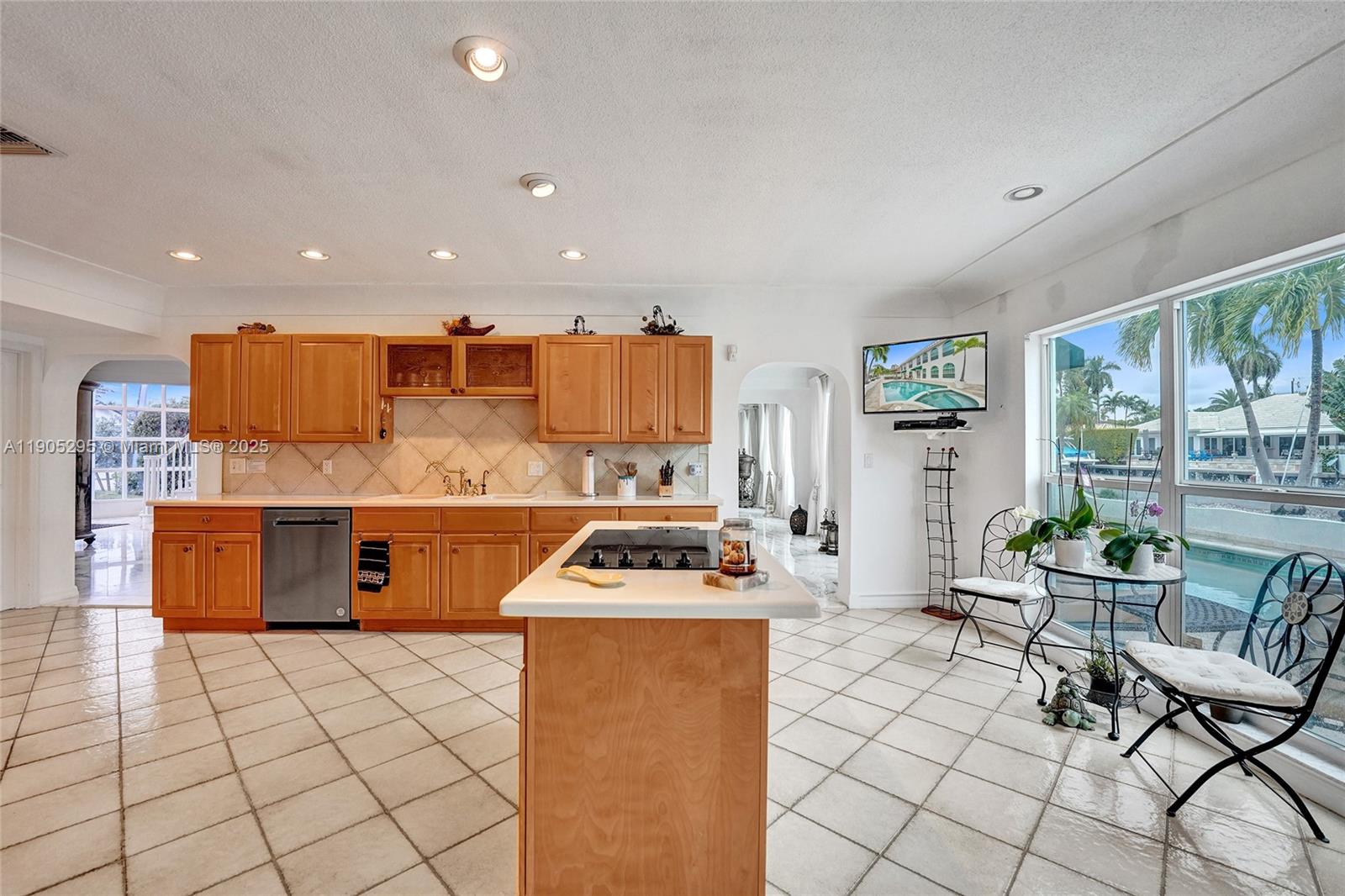 2889 NE 35th St, Fort Lauderdale FL 33306