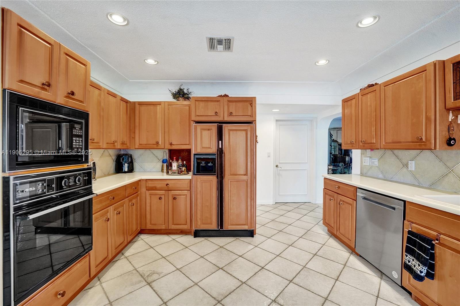 2889 NE 35th St, Fort Lauderdale FL 33306