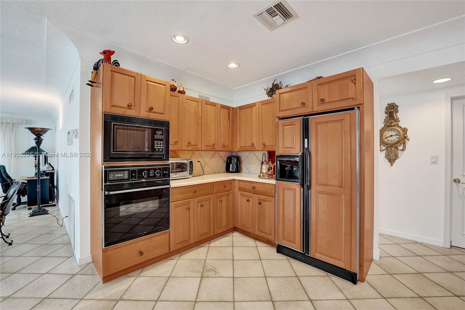 2889 NE 35th St, Fort Lauderdale FL 33306