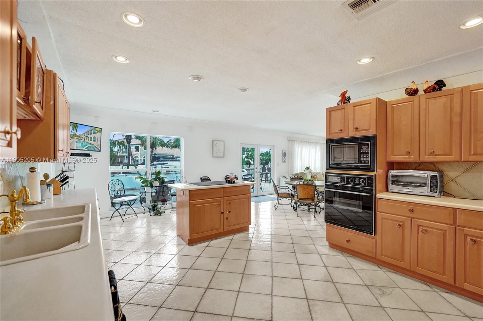 2889 NE 35th St, Fort Lauderdale FL 33306