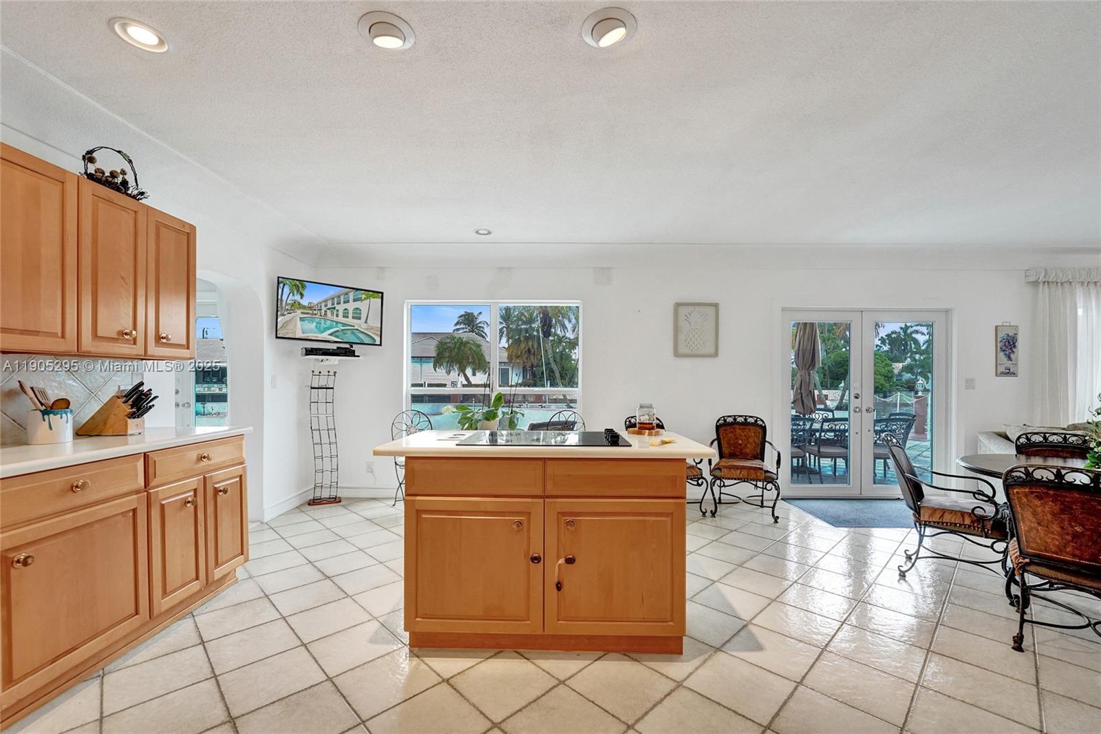 2889 NE 35th St, Fort Lauderdale FL 33306