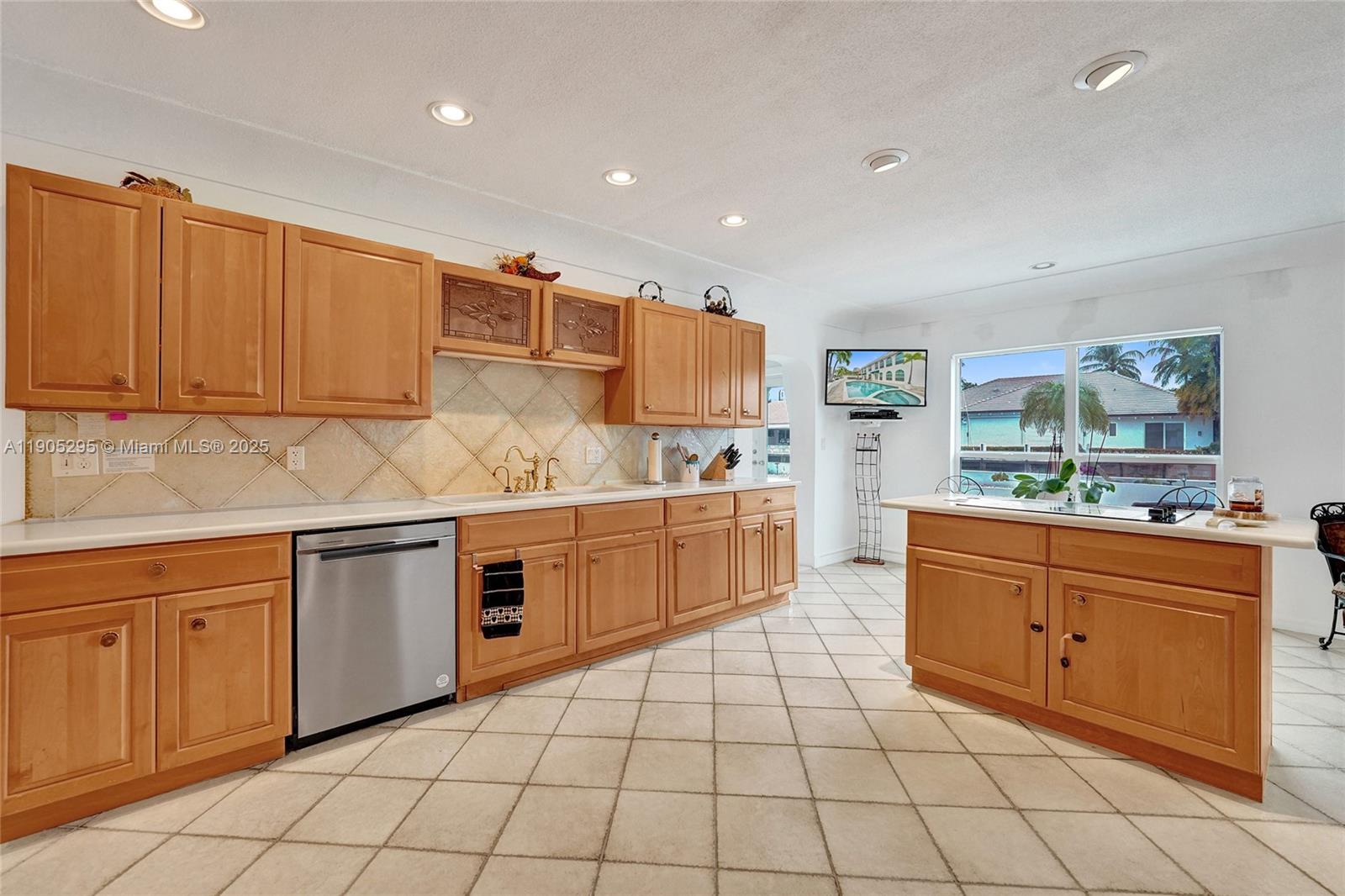 2889 NE 35th St, Fort Lauderdale FL 33306
