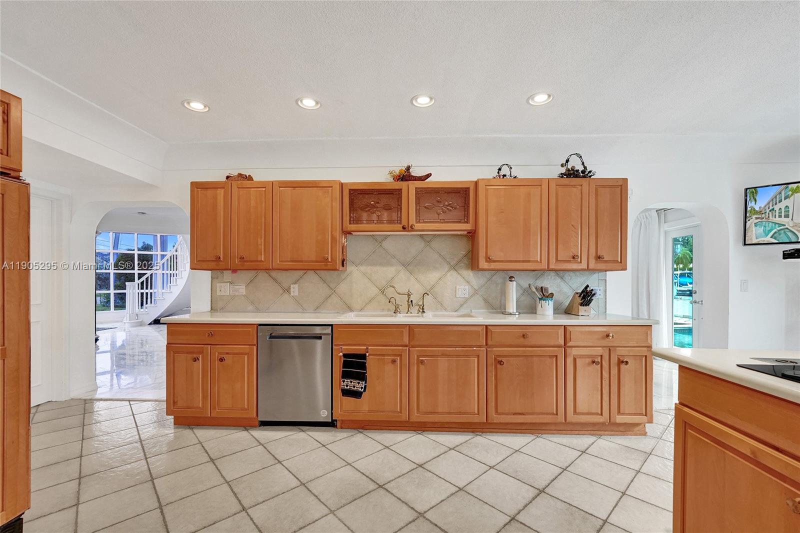 2889 NE 35th St, Fort Lauderdale FL 33306