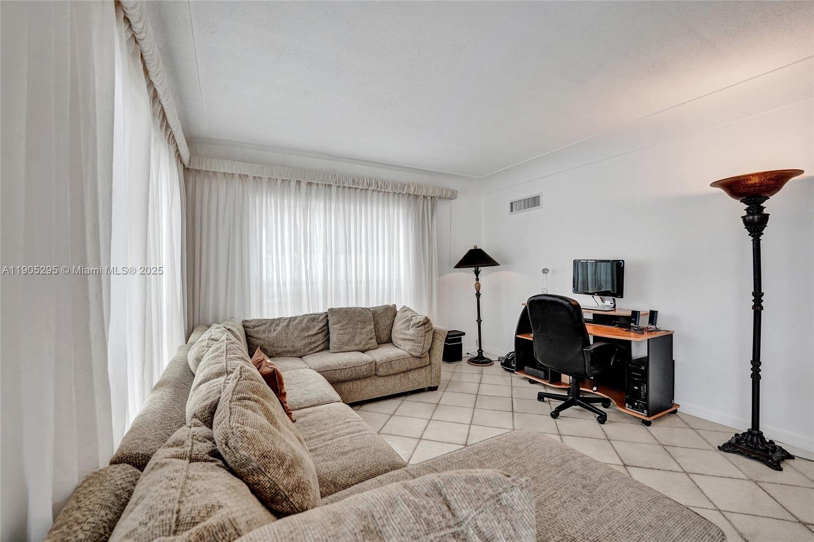 2889 NE 35th St, Fort Lauderdale FL 33306
