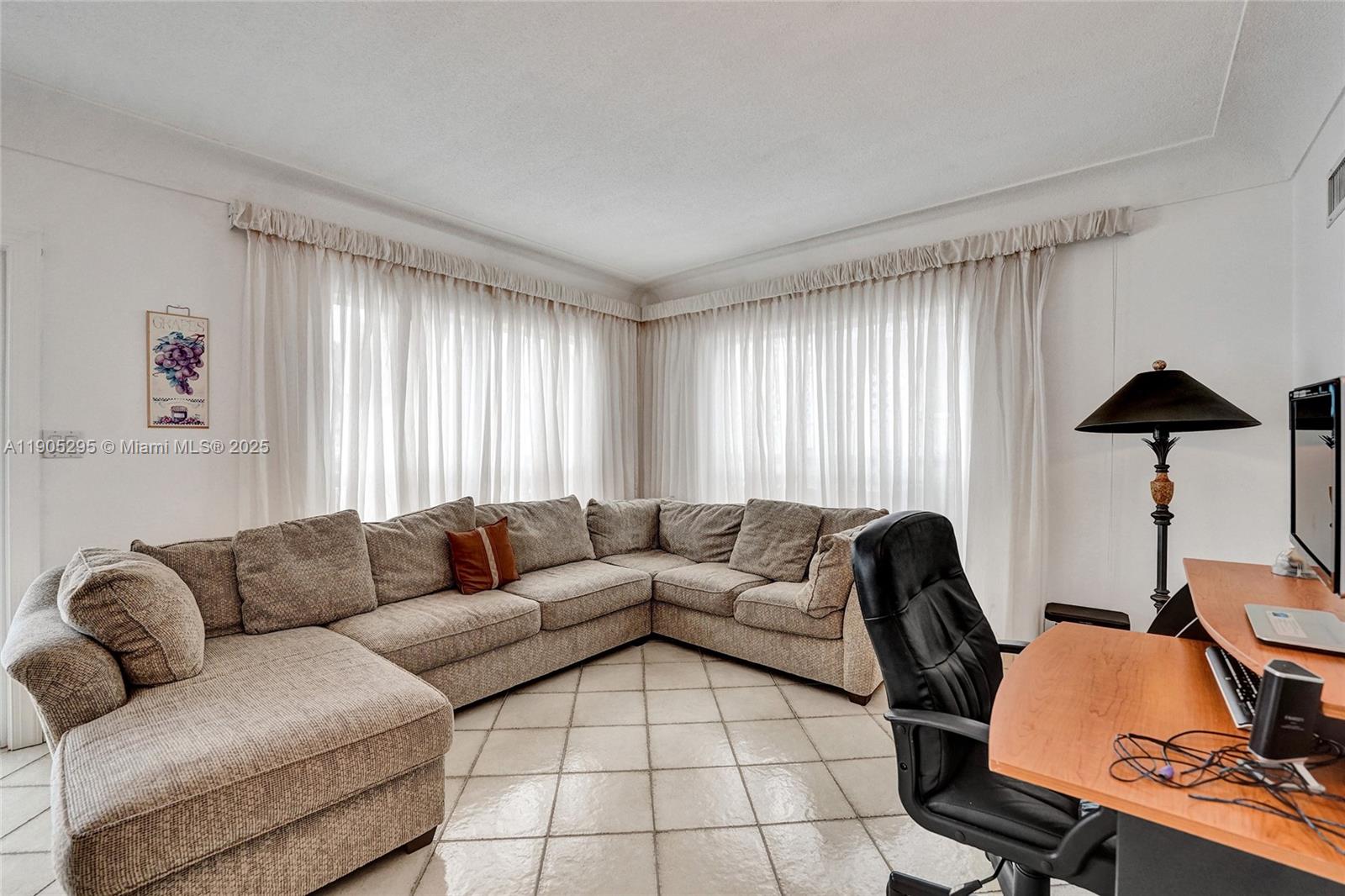 2889 NE 35th St, Fort Lauderdale FL 33306