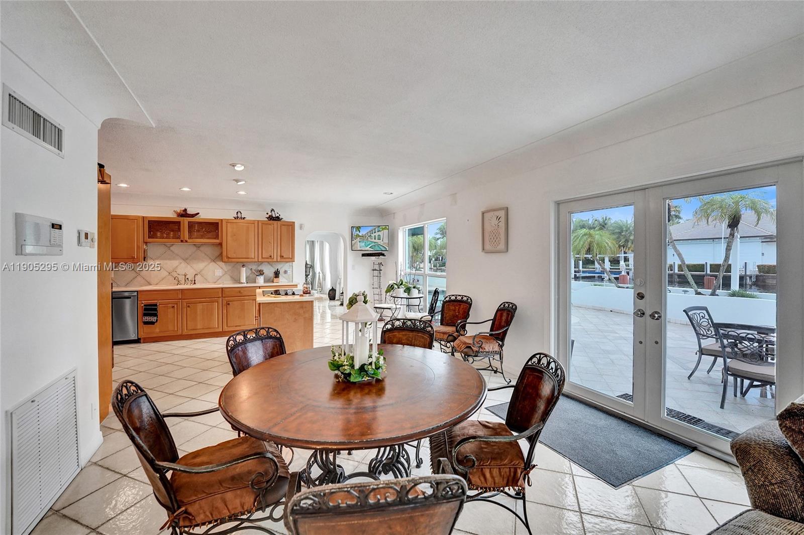 2889 NE 35th St, Fort Lauderdale FL 33306