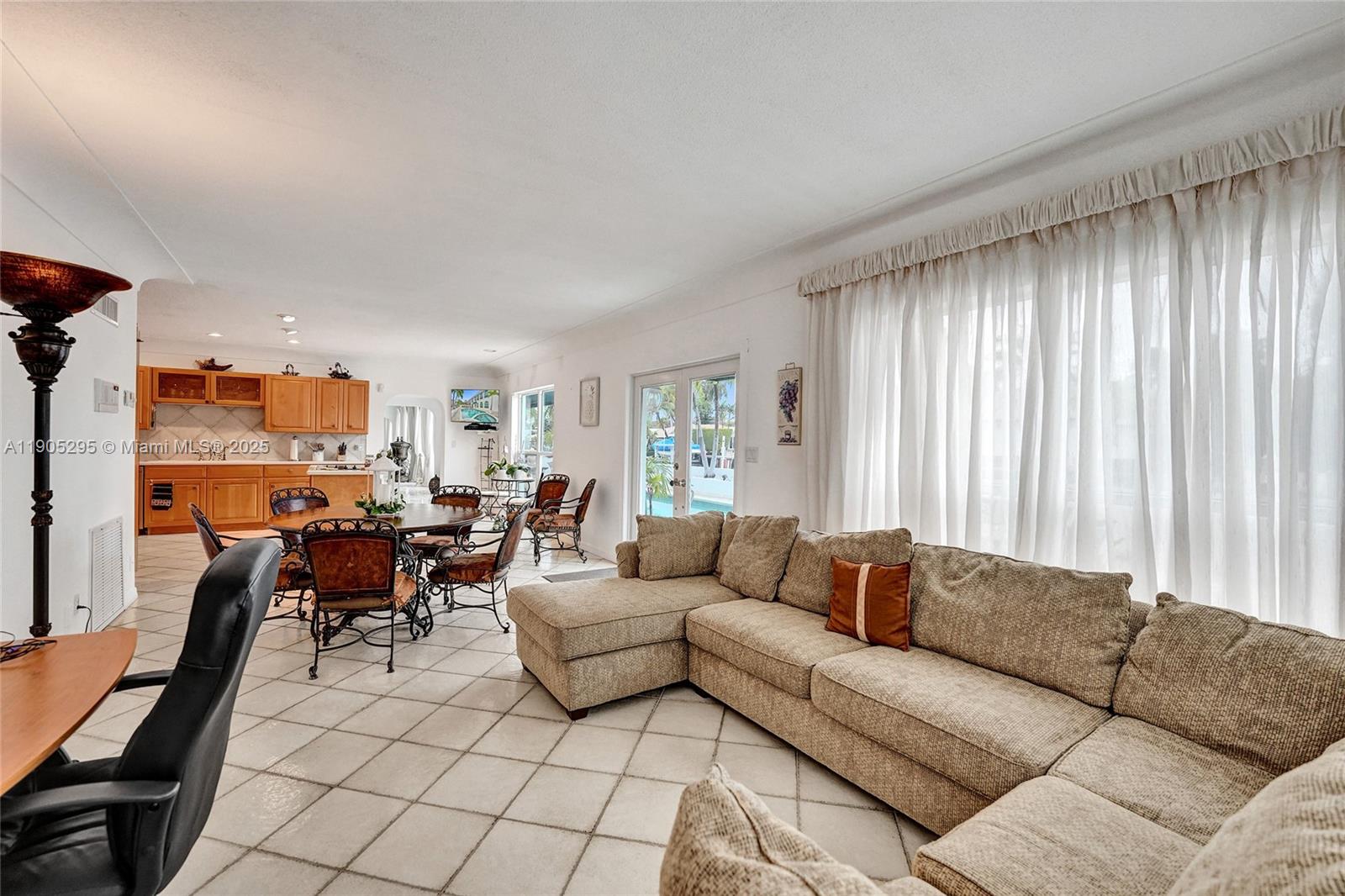 2889 NE 35th St, Fort Lauderdale FL 33306