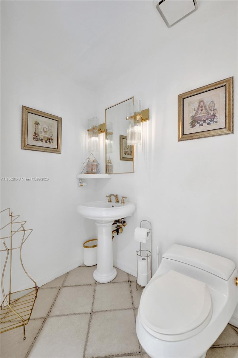 2889 NE 35th St, Fort Lauderdale FL 33306