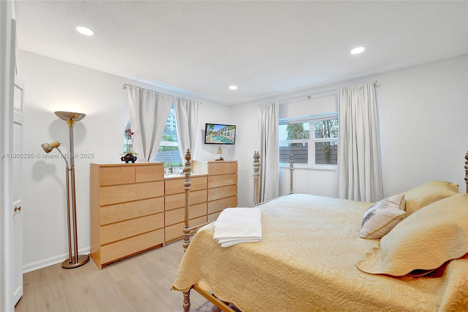 2889 NE 35th St, Fort Lauderdale FL 33306