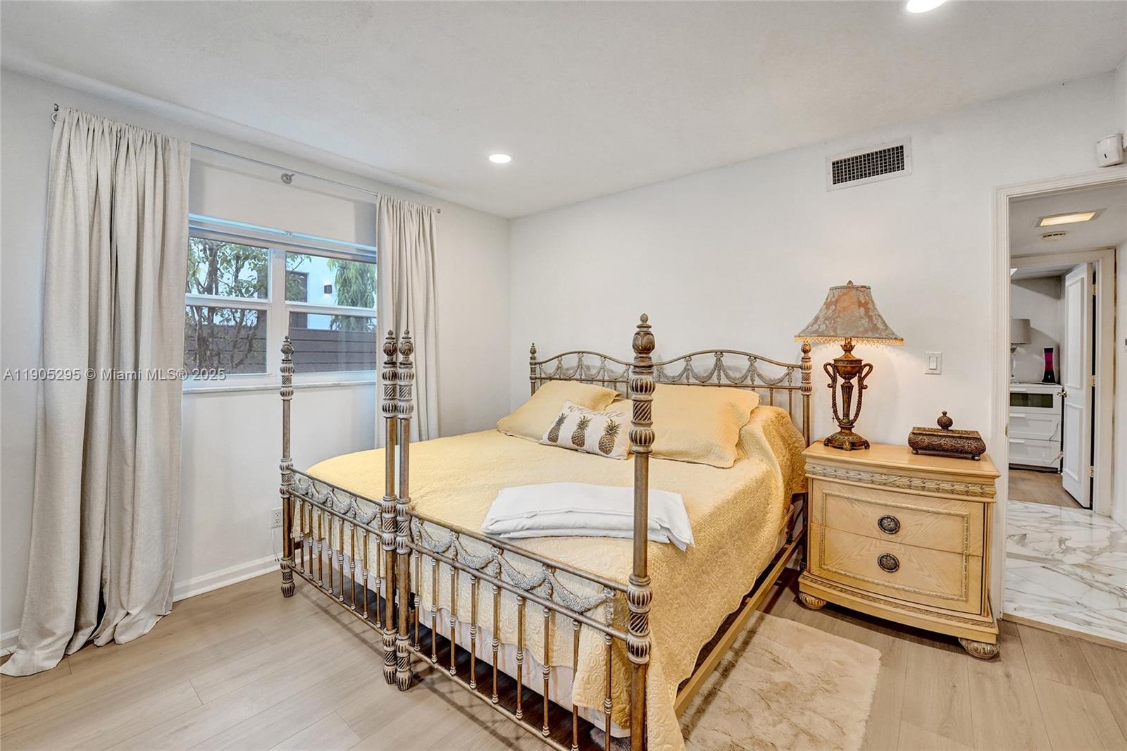 2889 NE 35th St, Fort Lauderdale FL 33306