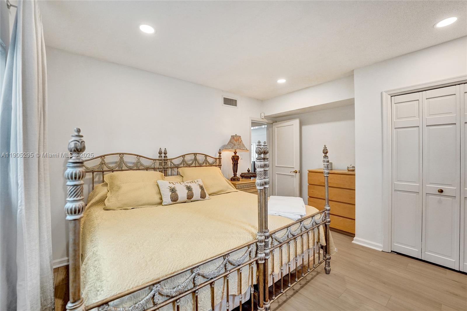 2889 NE 35th St, Fort Lauderdale FL 33306
