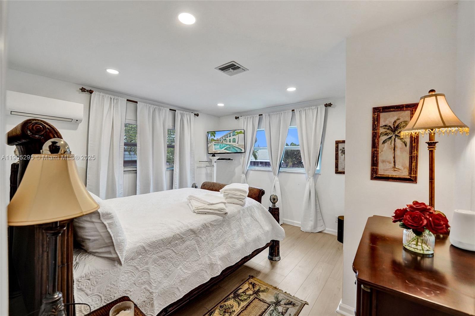 2889 NE 35th St, Fort Lauderdale FL 33306