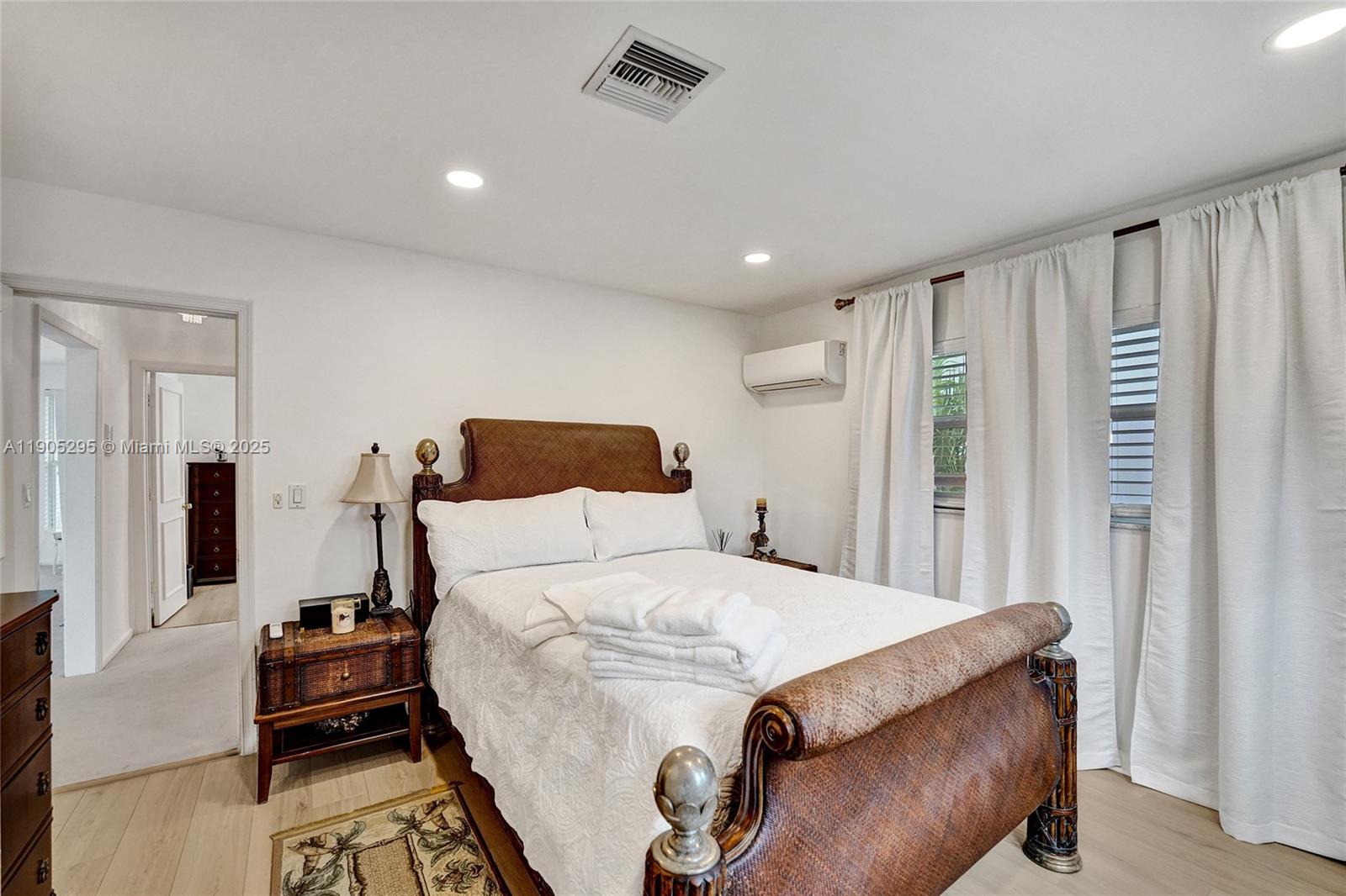 2889 NE 35th St, Fort Lauderdale FL 33306