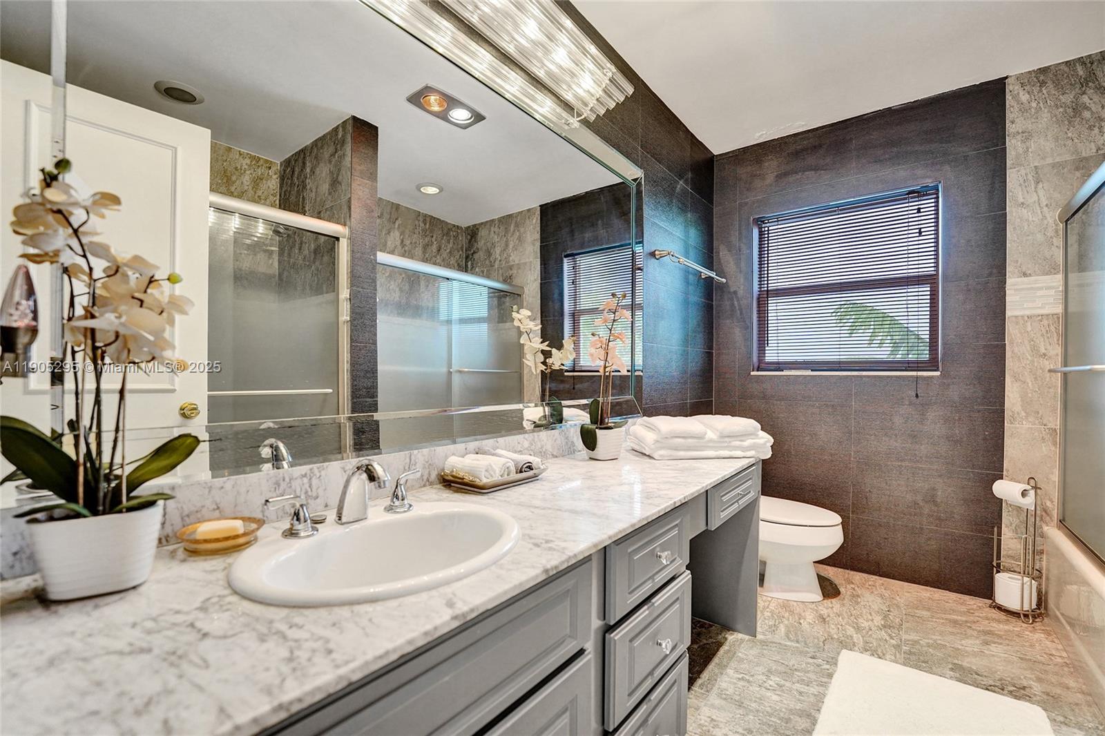 2889 NE 35th St, Fort Lauderdale FL 33306