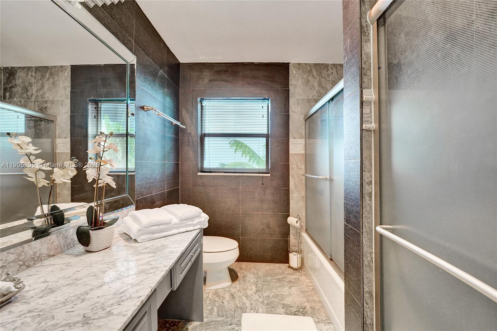 2889 NE 35th St, Fort Lauderdale FL 33306