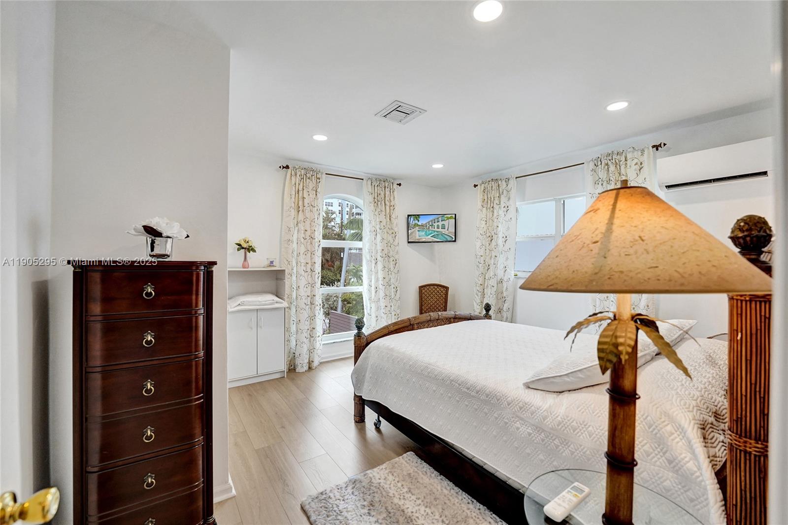 2889 NE 35th St, Fort Lauderdale FL 33306
