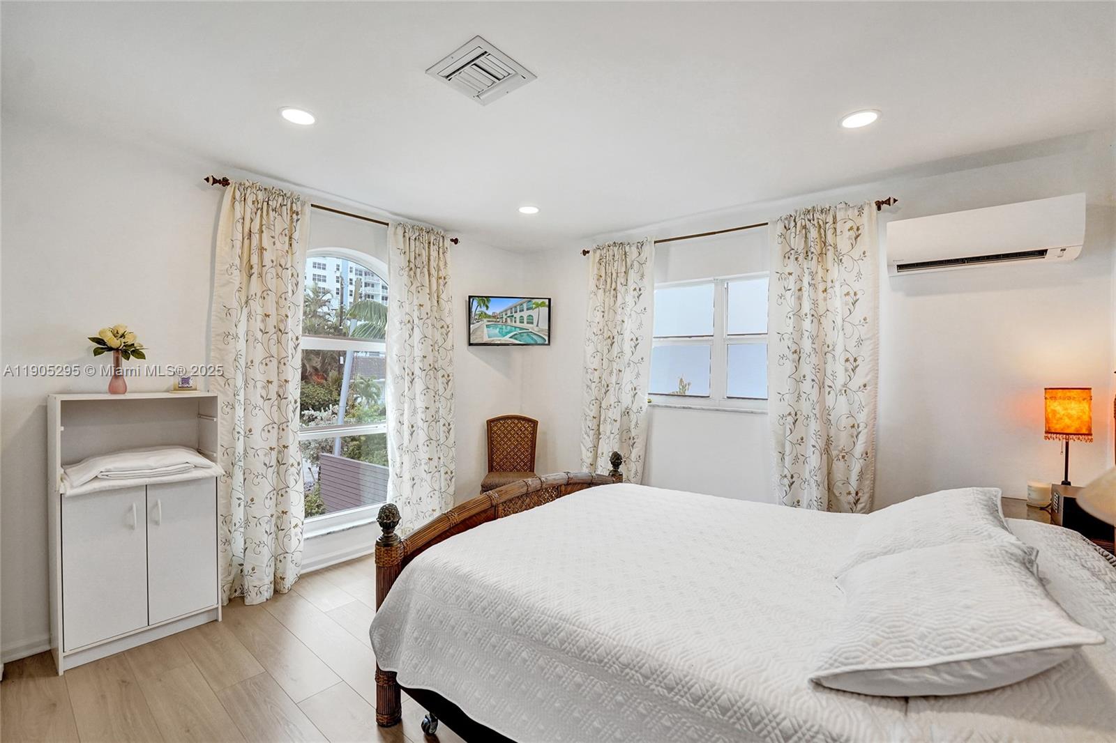 2889 NE 35th St, Fort Lauderdale FL 33306